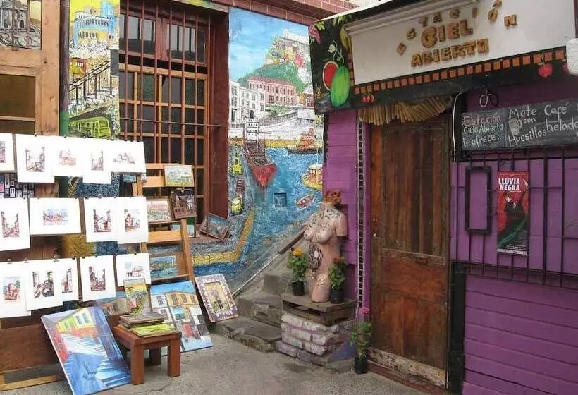 پانسیون Hostal Ansaldi