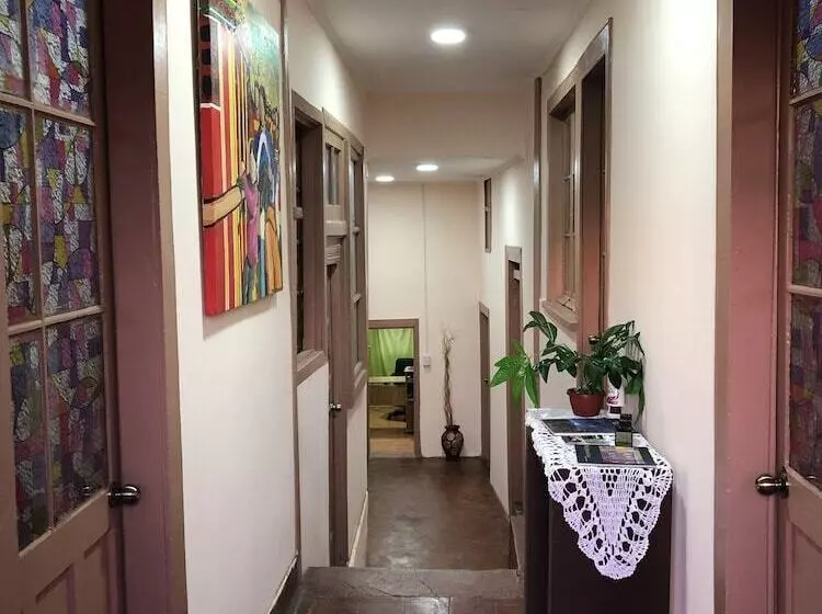 پانسیون Hostal Ansaldi