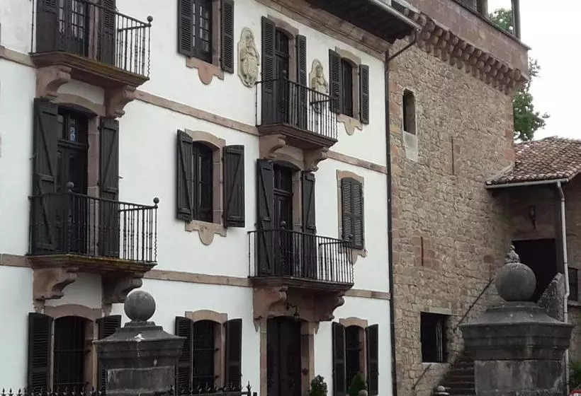 Majatalo Hostal Palacio Jaureguia
