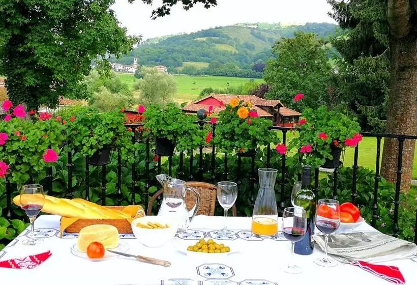 Majatalo Hostal Palacio Jaureguia