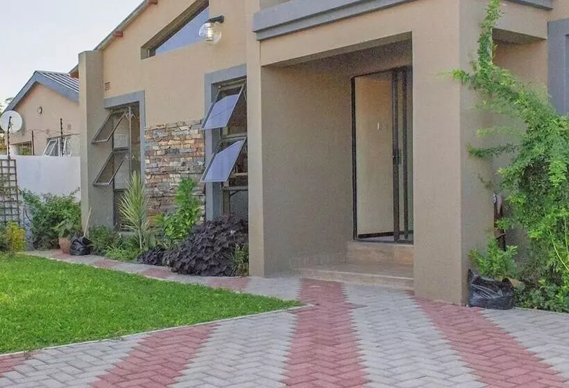 تختخواب و صبحانه Luxlusive Guest House