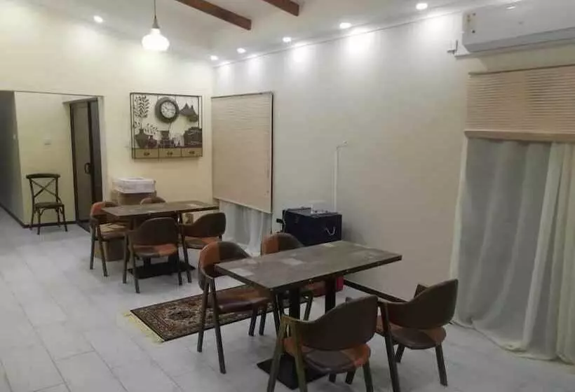 تختخواب و صبحانه Luxlusive Guest House