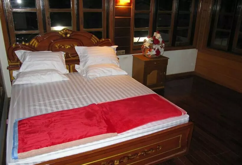 Lux Pillow Hostel
