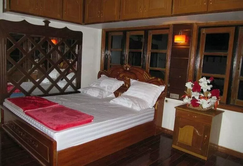 Lux Pillow Hostel
