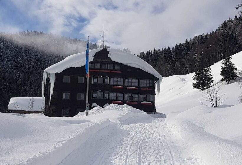 Отель Almagmach