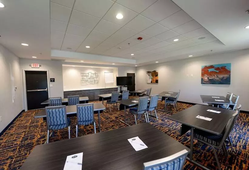 Hotelli Hampton Inn & Suites Lenoir