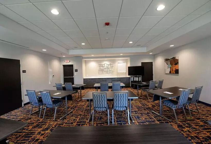 Hotelli Hampton Inn & Suites Lenoir
