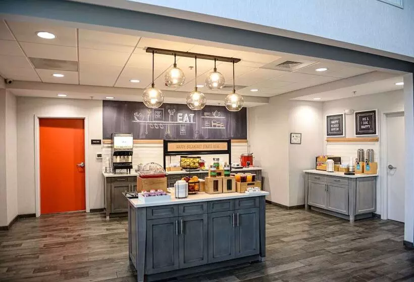 Hotelli Hampton Inn & Suites Lenoir