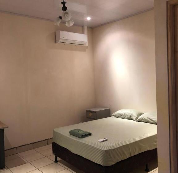 فندق صغير Casa Encantada Rooms   Dbl Room   Aire Acondicionado   Wifi   Parking   Private Bathroom