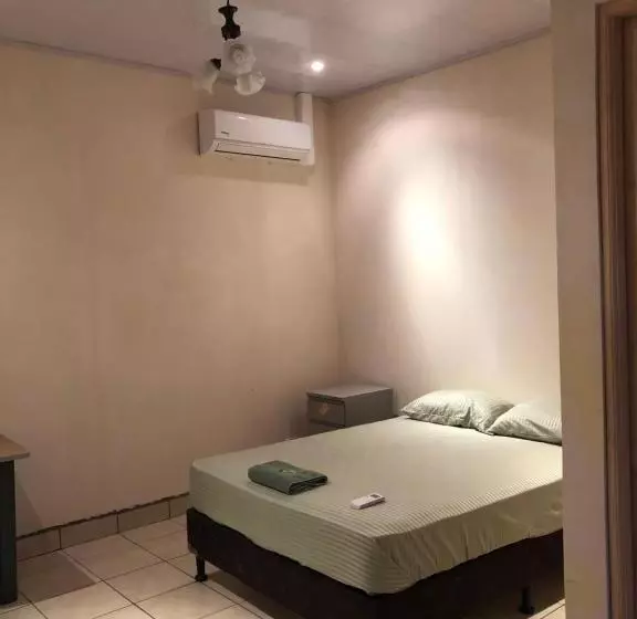 ユースホステル Casa Encantada Rooms Dbl Room Aire Acondicionado Wifi Parking Private Bathroom
