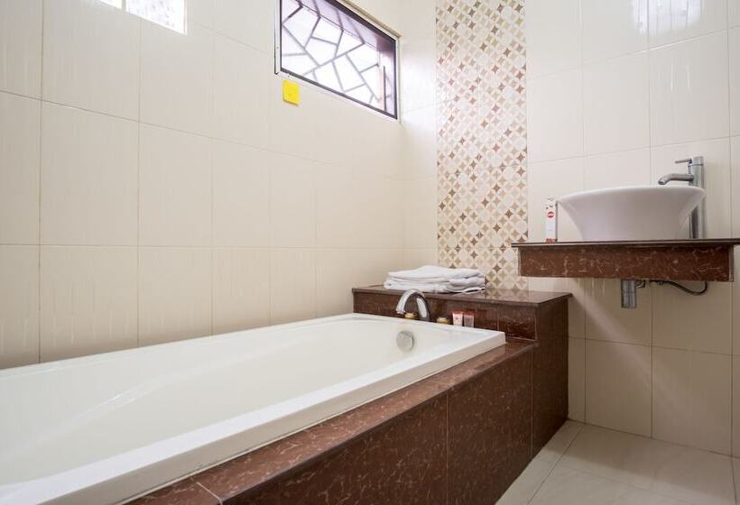 בית מלון כפרי Naufal Guest House Syariah