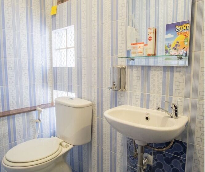 בית מלון כפרי Naufal Guest House Syariah