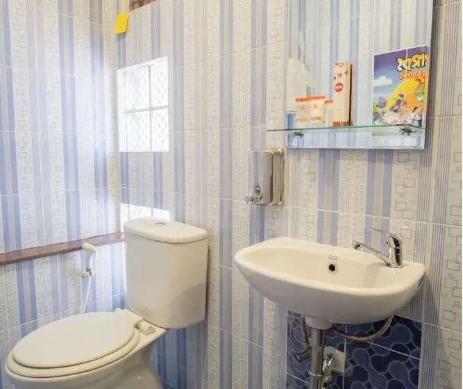 ホテル Naufal Guest House Syariah