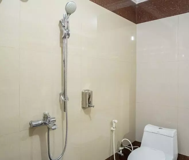 ホテル Naufal Guest House Syariah