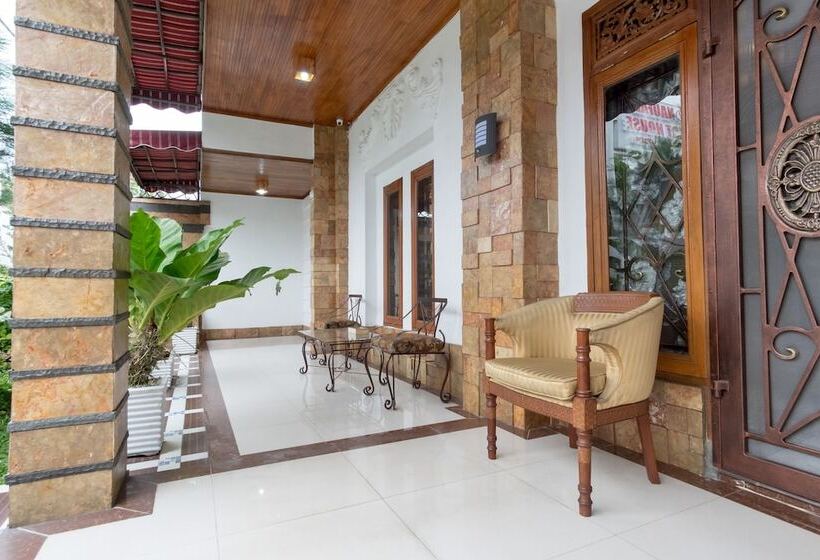 בית מלון כפרי Naufal Guest House Syariah