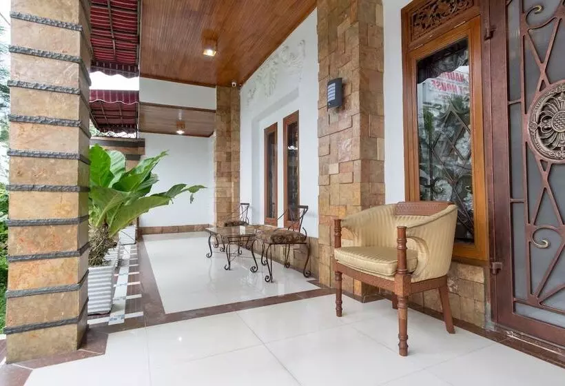 ホテル Naufal Guest House Syariah