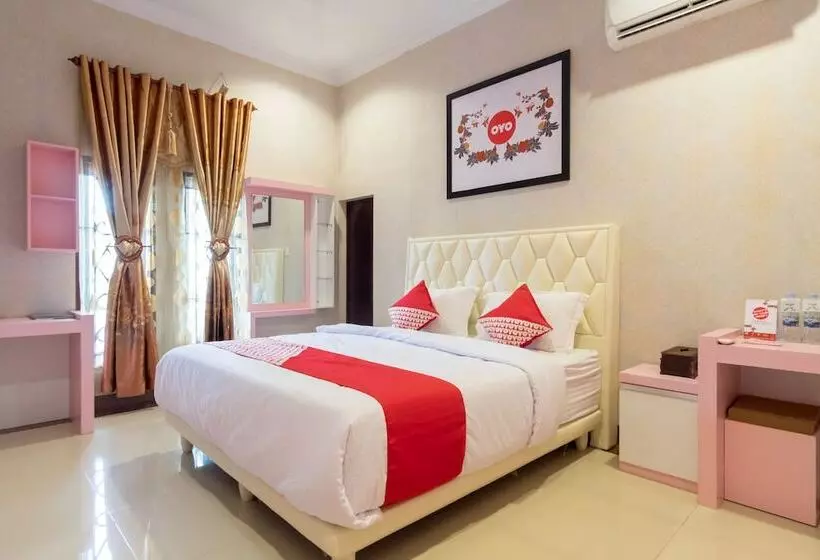 ホテル Naufal Guest House Syariah