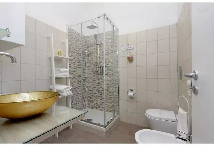 پانسیون Deluxe Rooms And One Chilling Jacuzzi Suite Guesthouse