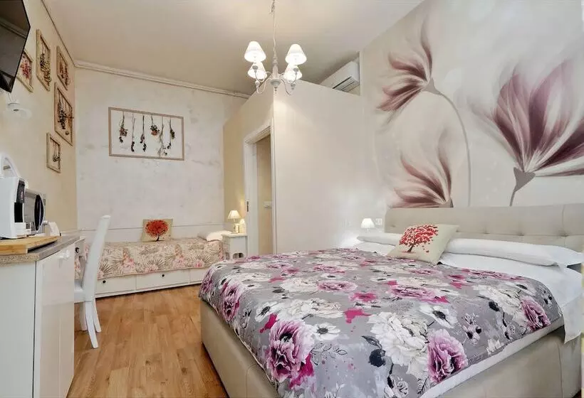 پانسیون Deluxe Rooms And One Chilling Jacuzzi Suite Guesthouse