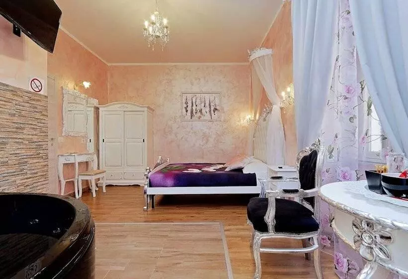 پانسیون Deluxe Rooms And One Chilling Jacuzzi Suite Guesthouse