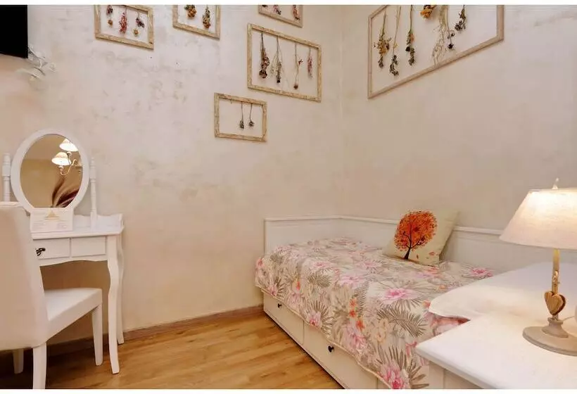 پانسیون Deluxe Rooms And One Chilling Jacuzzi Suite Guesthouse
