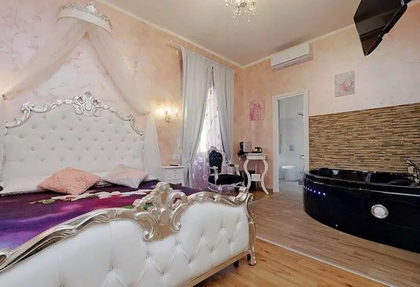 پانسیون Deluxe Rooms And One Chilling Jacuzzi Suite Guesthouse
