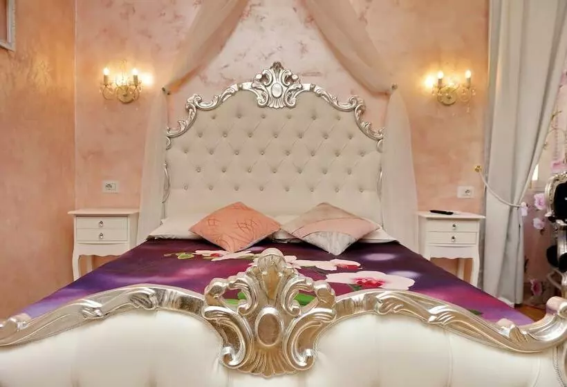 پانسیون Deluxe Rooms And One Chilling Jacuzzi Suite Guesthouse