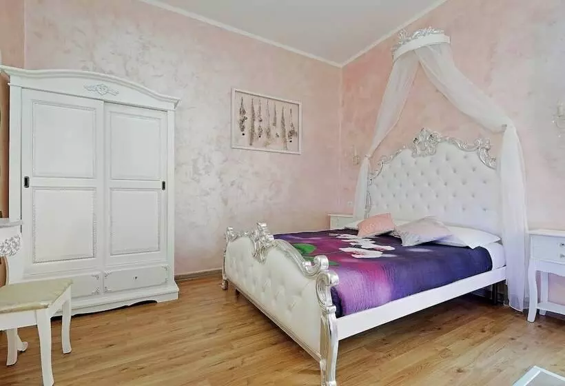 پانسیون Deluxe Rooms And One Chilling Jacuzzi Suite Guesthouse