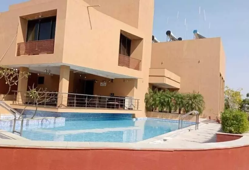 تختخواب و صبحانه Pride Resort & Convention Centre