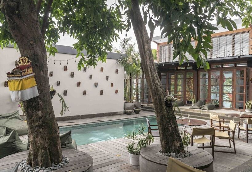 Socialista Lifestyle Hostel