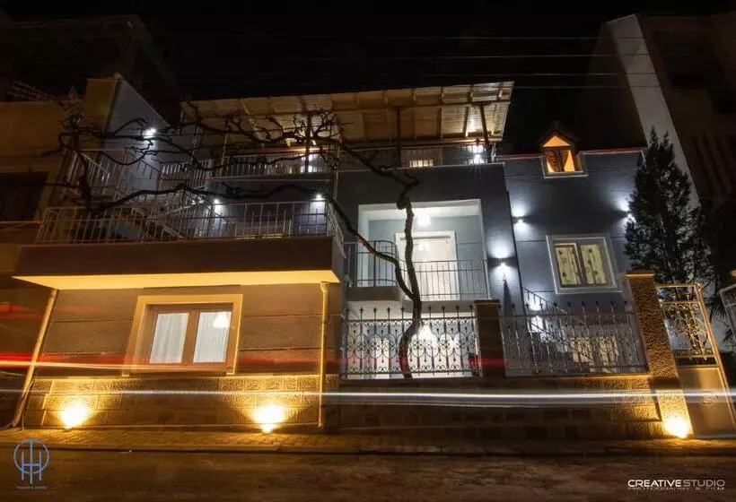 هتل Trako`s Home