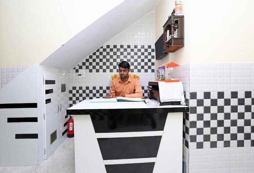 Oyo 30451 Hotel Yaduvanshi