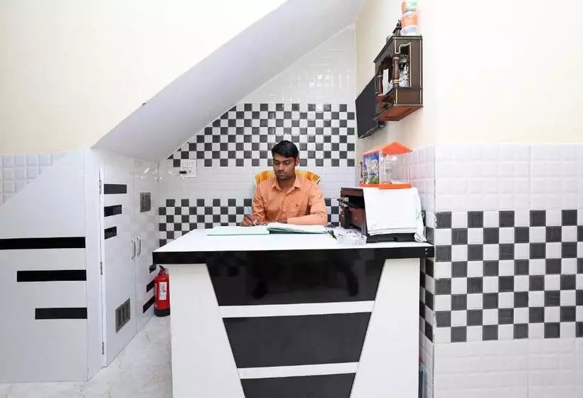 Oyo 30451 Hotel Yaduvanshi