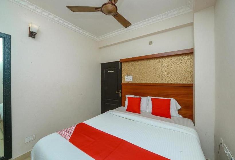 فندق Oyo 8153 K Empire