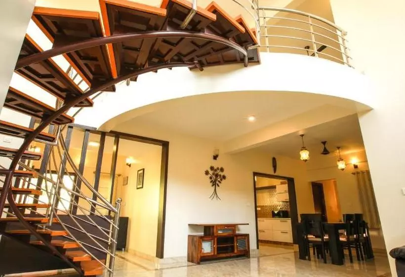 ホテル Falcon Suites Yelahanka New Town