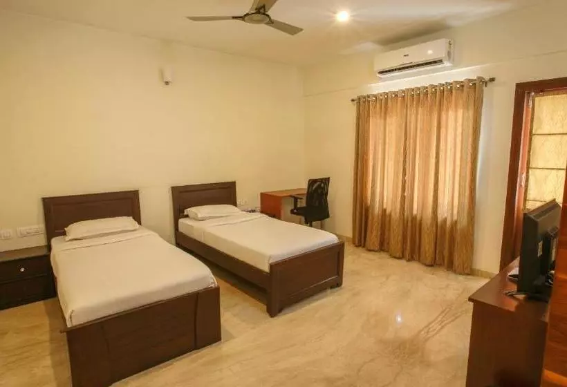 ホテル Falcon Suites Yelahanka New Town