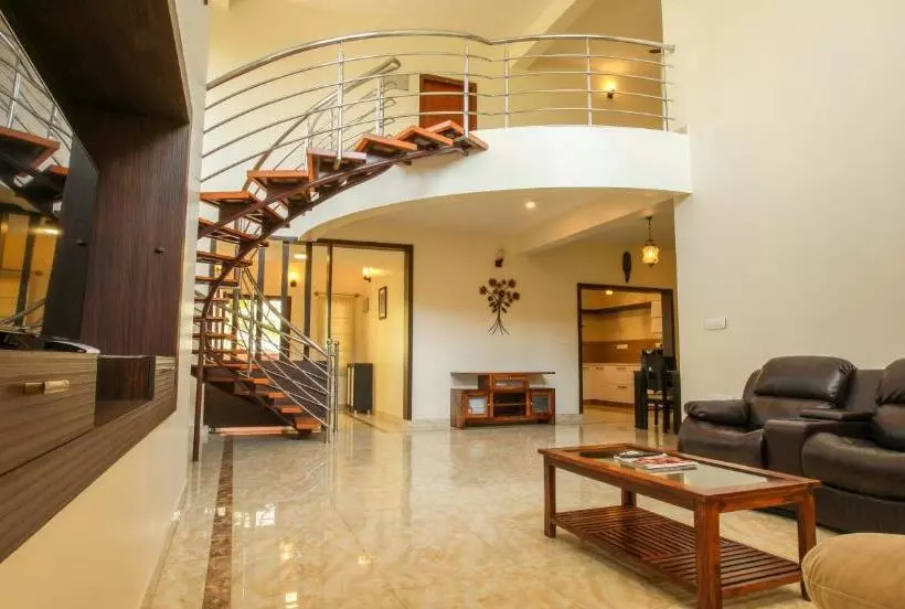 ホテル Falcon Suites Yelahanka New Town
