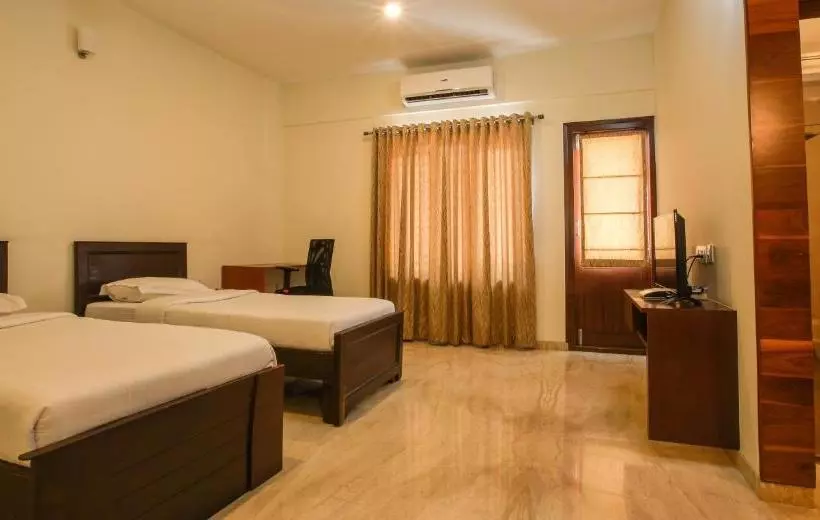 ホテル Falcon Suites Yelahanka New Town