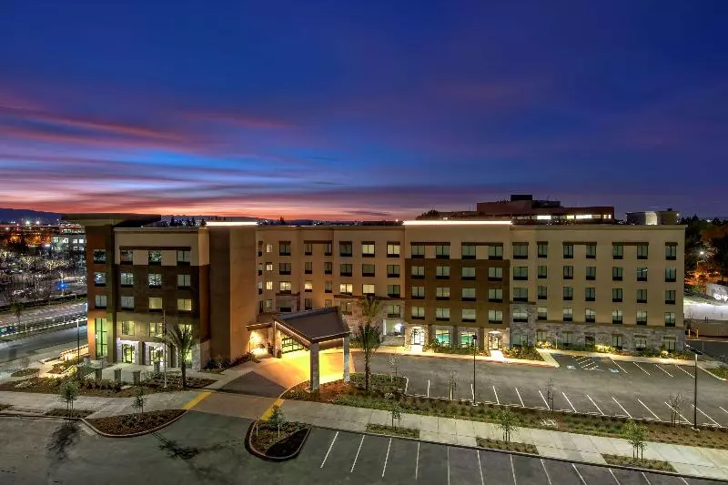 Hotelli Hampton Inn & Suites San Jose Airport