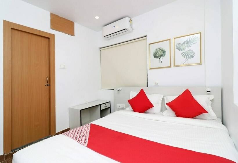 Hotel Oyo 16802 Transit Express