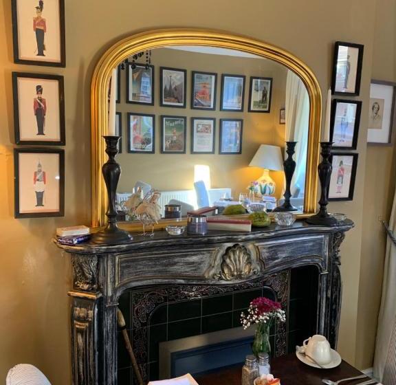 مبيت وإفطار No11 Bistrobar & Rooms