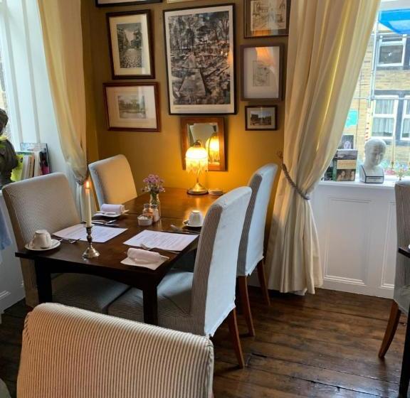 مبيت وإفطار No11 Bistrobar & Rooms