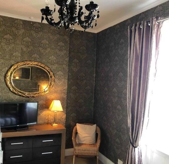 مبيت وإفطار No11 Bistrobar & Rooms