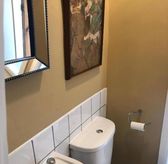 مبيت وإفطار No11 Bistrobar & Rooms