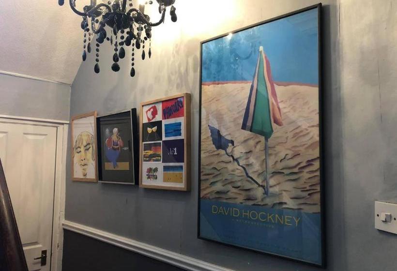 مبيت وإفطار No11 Bistrobar & Rooms