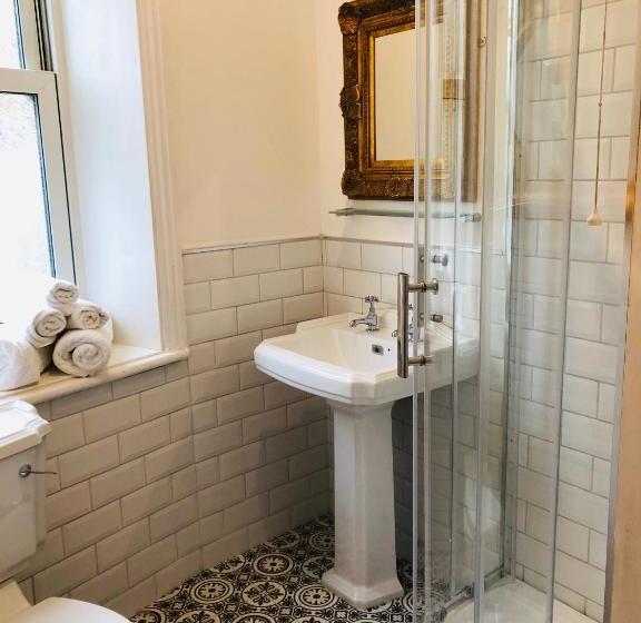 مبيت وإفطار No11 Bistrobar & Rooms