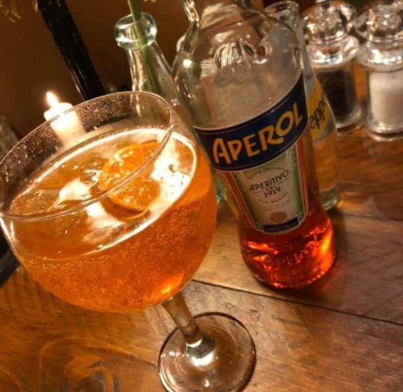 مبيت وإفطار No11 Bistrobar & Rooms