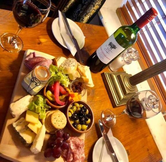 مبيت وإفطار No11 Bistrobar & Rooms