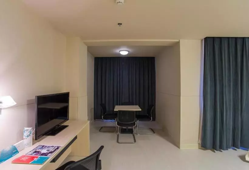 ホテル Jinjiang Inn Wulanchabu Jining Railway Station Xingfu Road