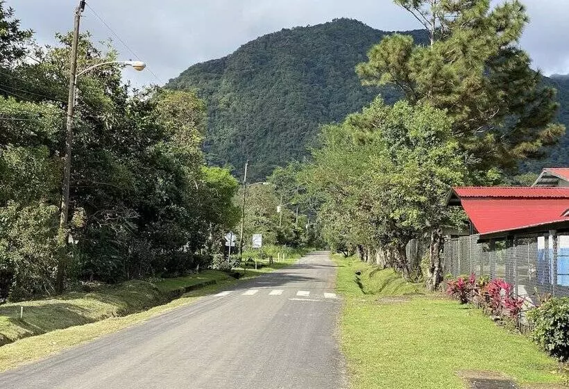 Retkeilymaja Hostal Lopez El Valle Cabañas